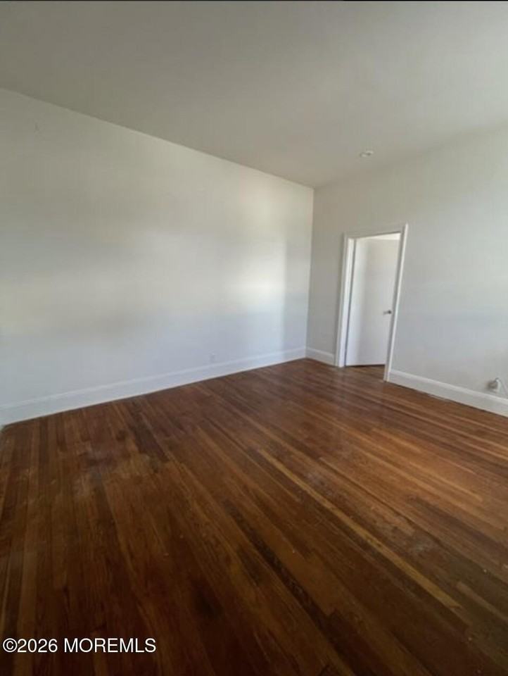 24 Bay Ave Apt 4 - Photo 2 of 7