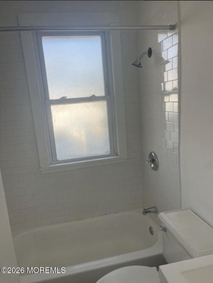 24 Bay Ave Apt 4 - Photo 7 of 7