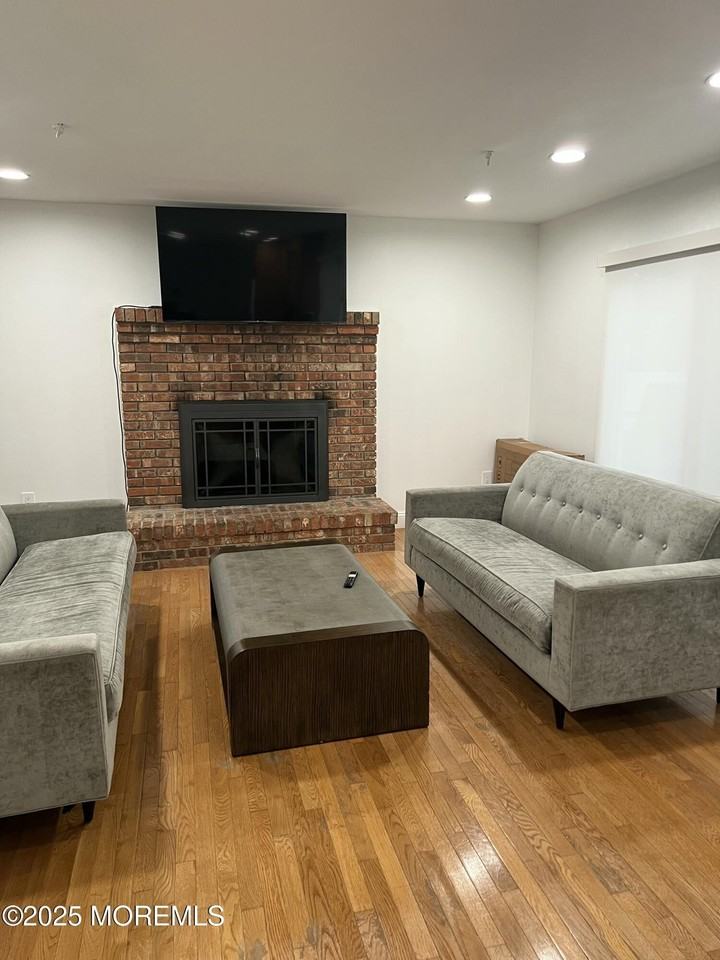 1703 Melville St - Photo 3 of 7