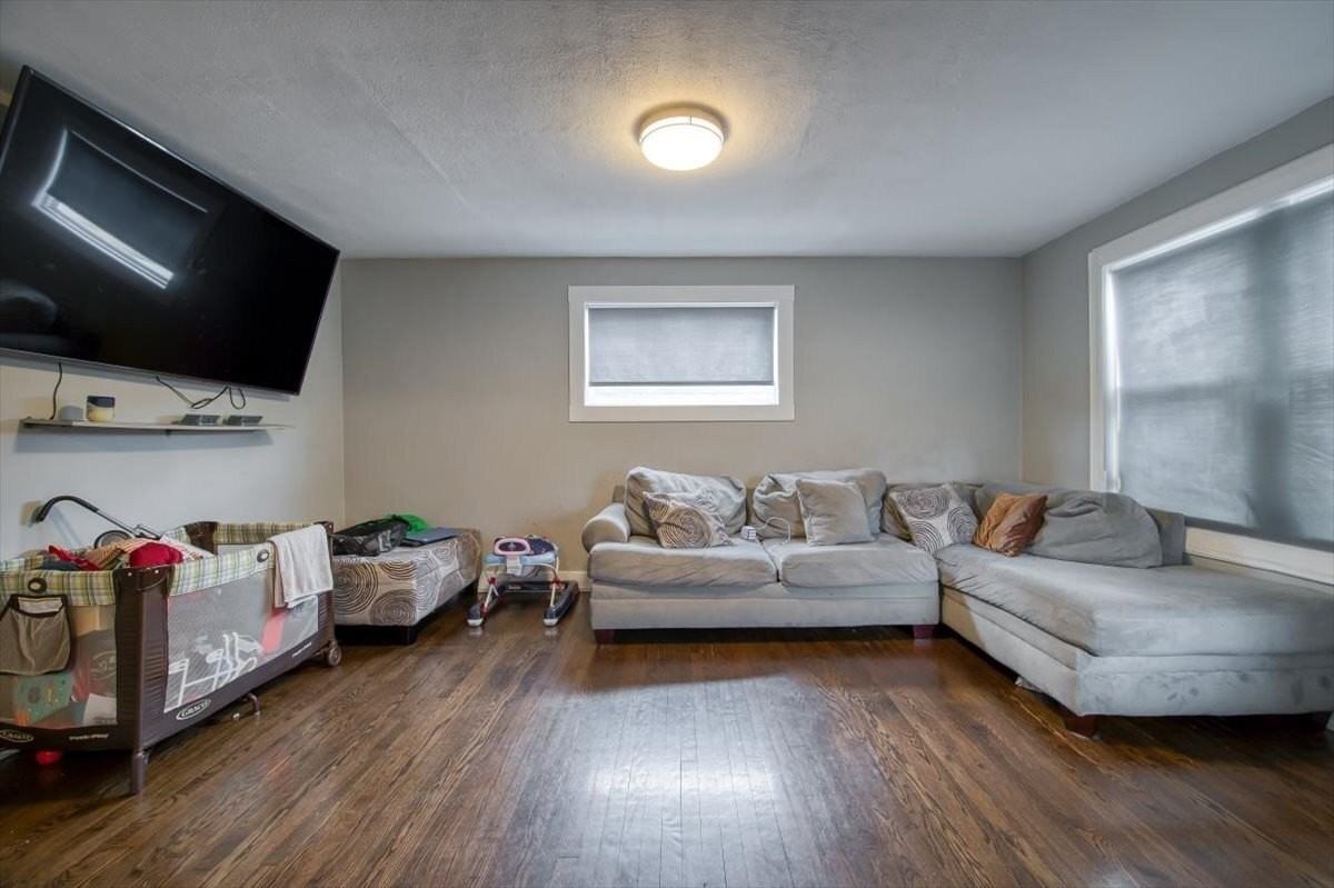 702 Jackson St - Photo 2 of 19