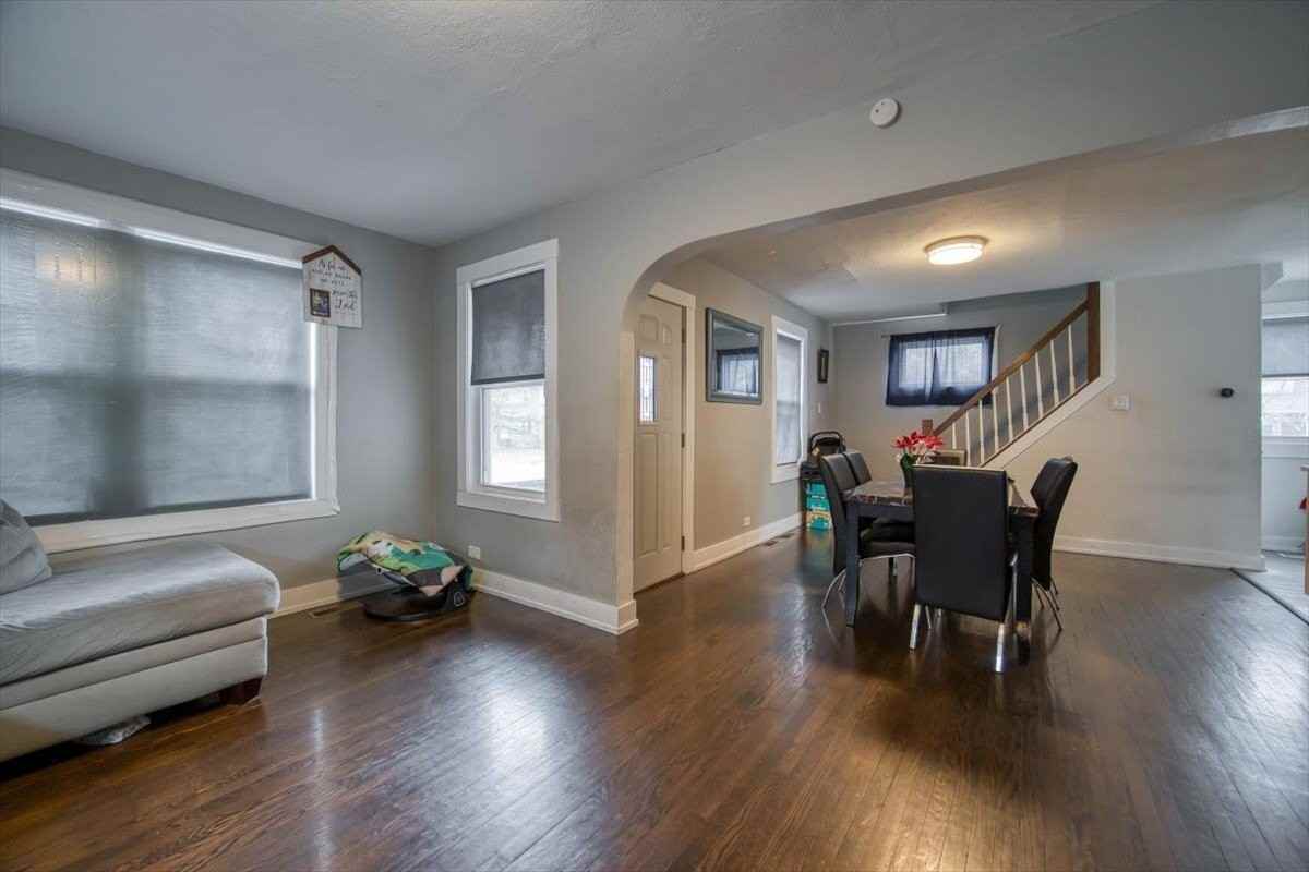 702 Jackson St - Photo 3 of 19