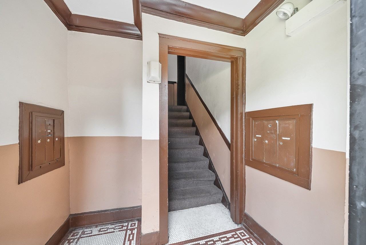 7615 S Kingston Ave Apt 2 - Photo 3 of 12