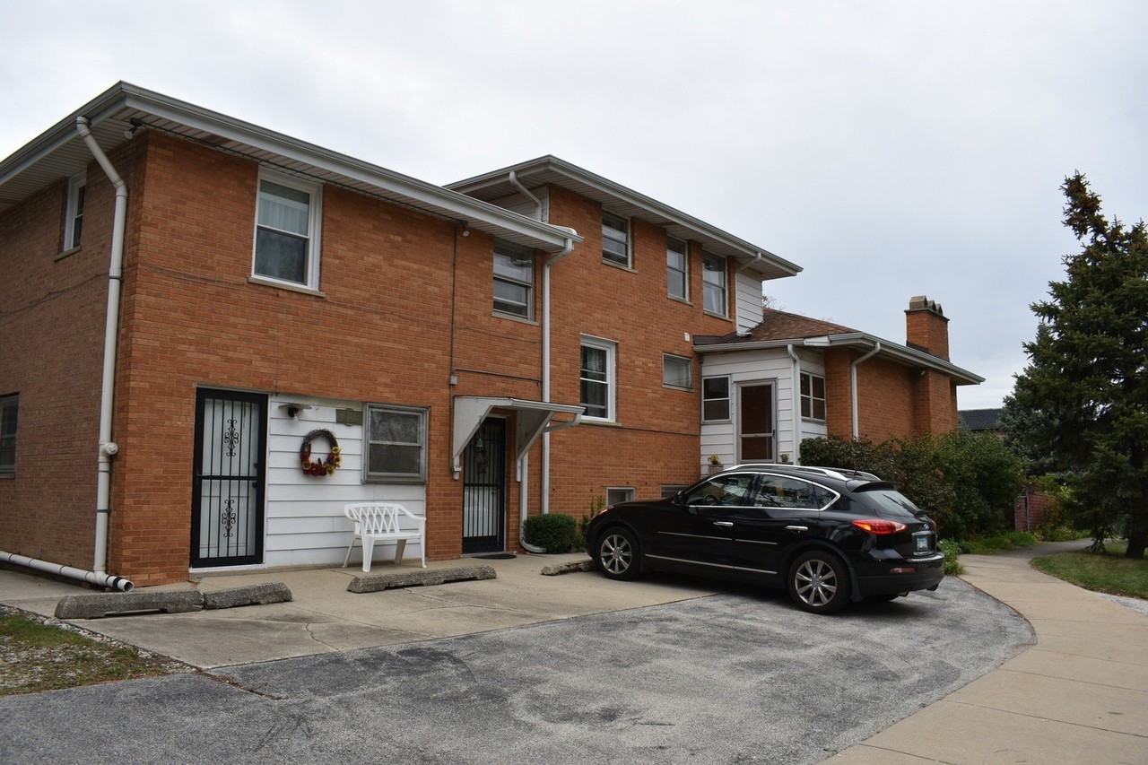 8435 S 81st Ave Unit 1 - Photo 2 of 17