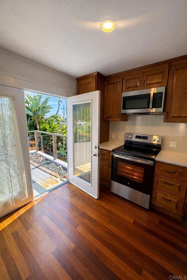 2034 Montgomery Ave - Photo 4 of 17