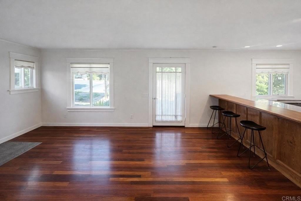 2034 Montgomery Ave - Photo 5 of 17