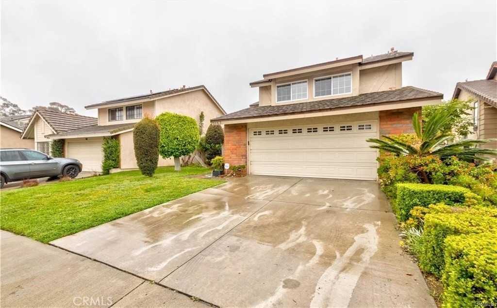 2157 Baywood Dr - Photo 2 of 31