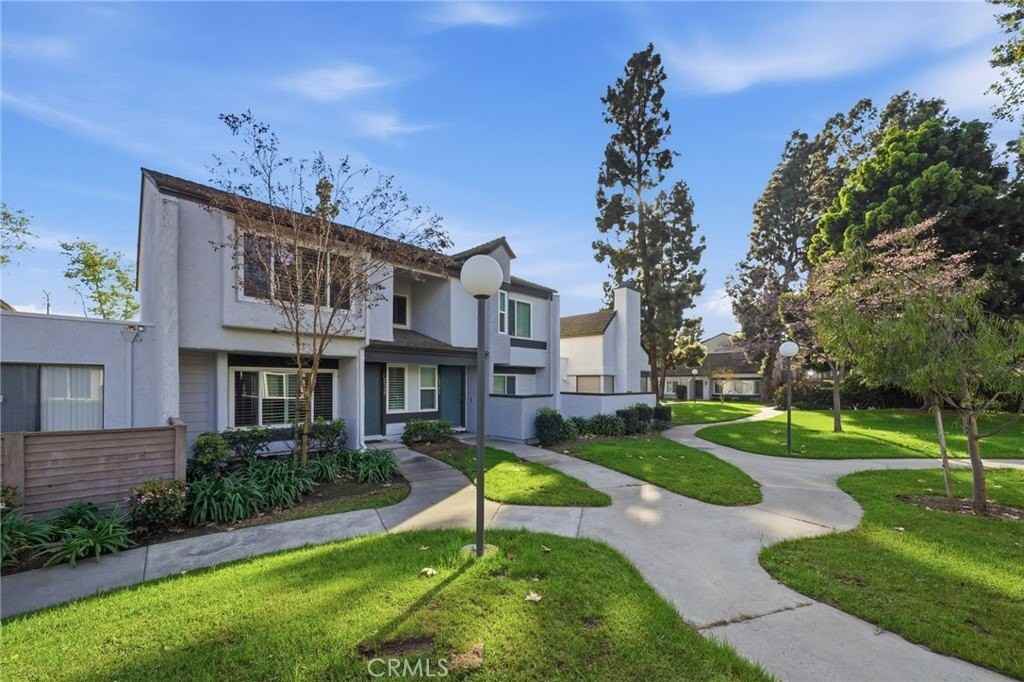 12535 Pinegrove Ln - Photo 2 of 26