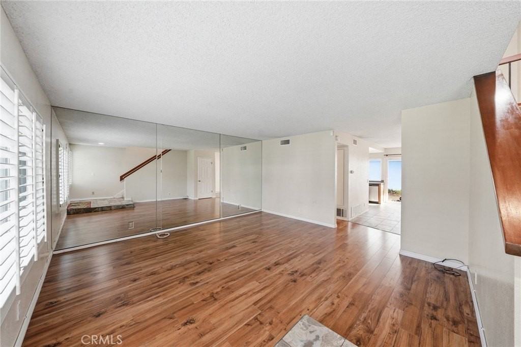 12535 Pinegrove Ln - Photo 4 of 26