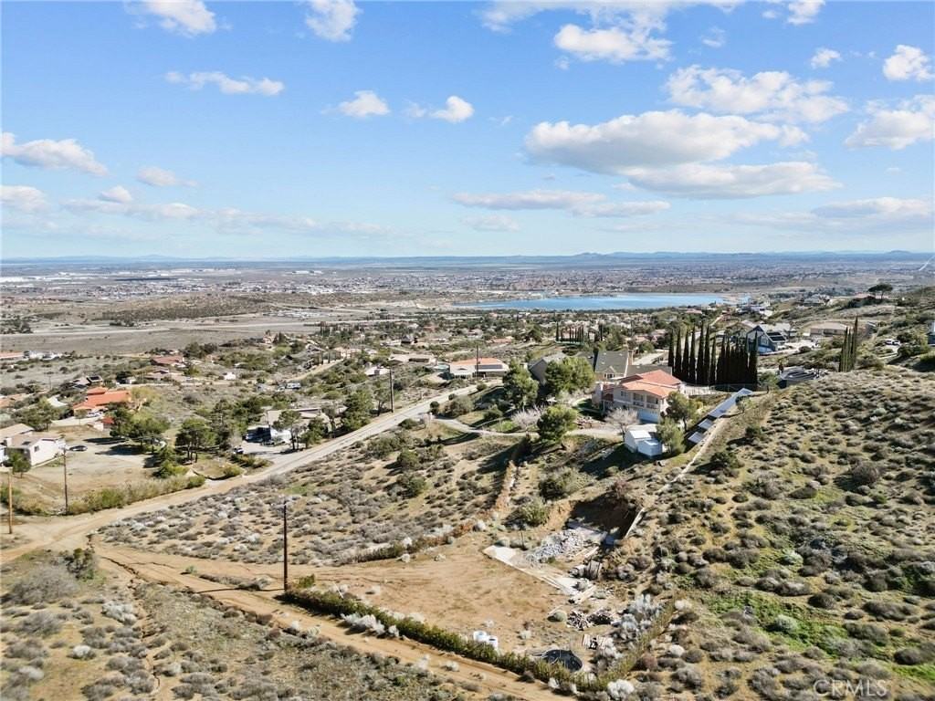 1138 Lakeview Dr - Photo 3 of 50