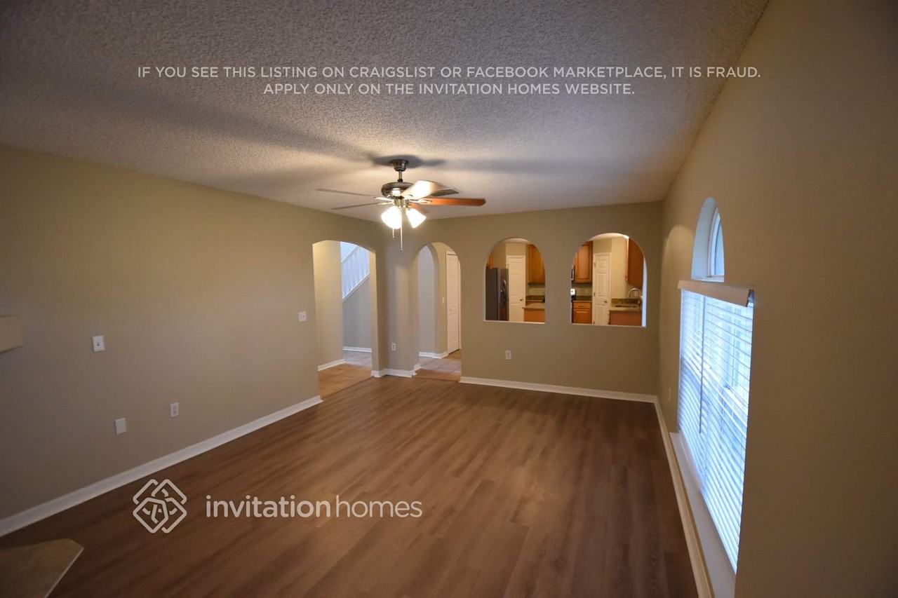 11042 Englenook Dr - Photo 5 of 19