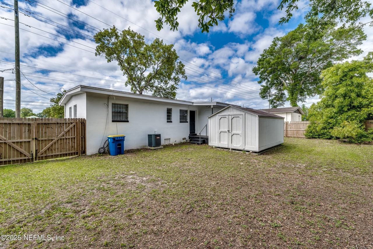 7419 Merrill Rd - Photo 4 of 12