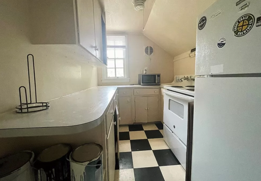 433 Thorn PlaceUnit B/2 #1 - Photo 3 of 6