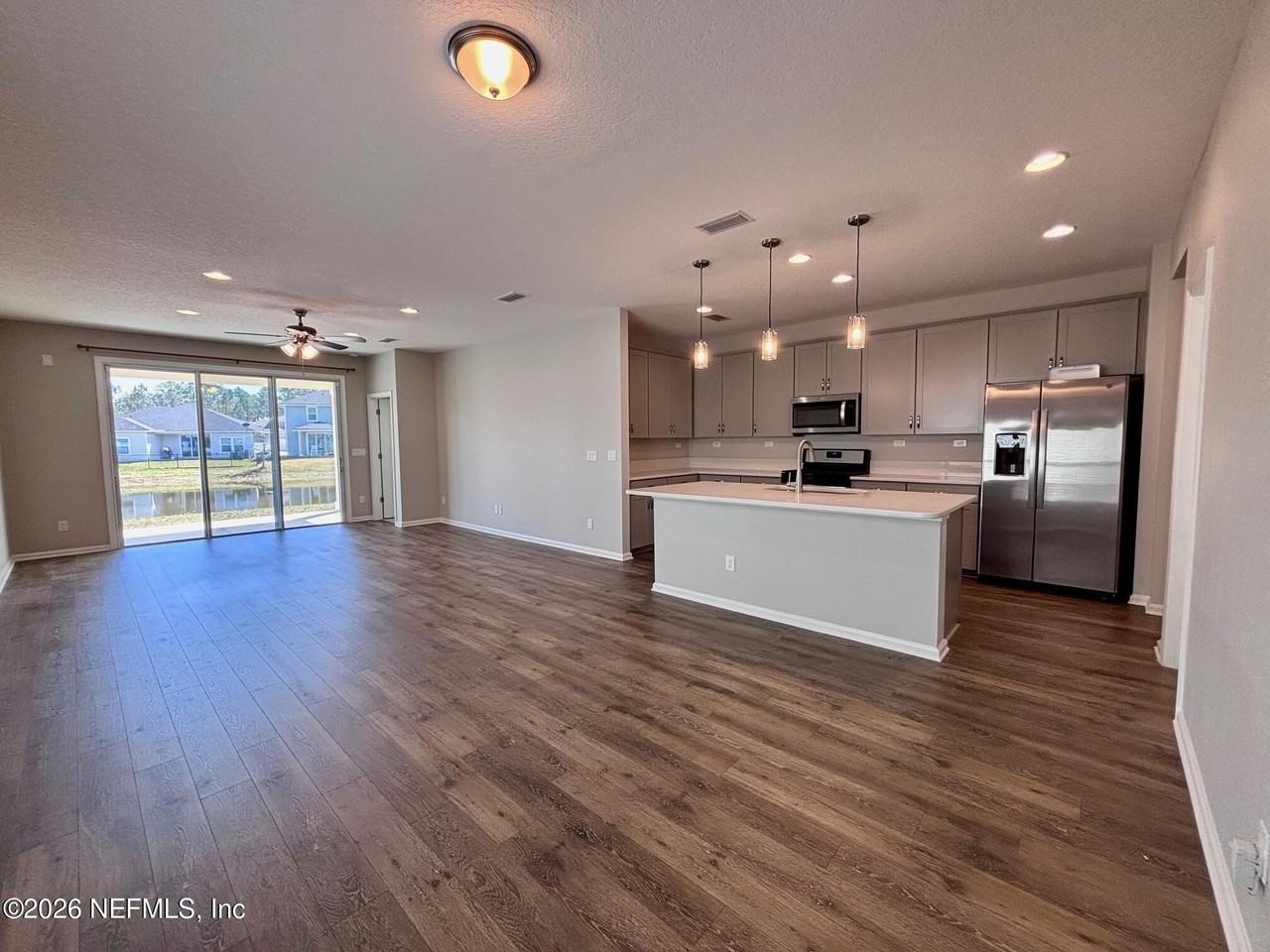 2860 Copperwood Ave - Photo 5 of 32