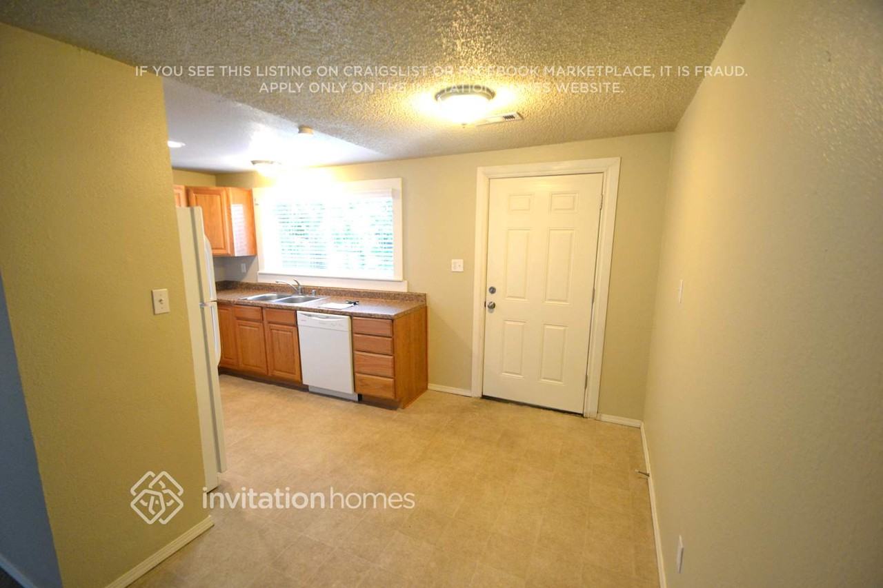 7020 87th St Sw - Photo 3 of 12