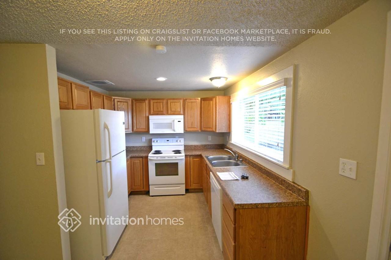 7020 87th St Sw - Photo 4 of 12