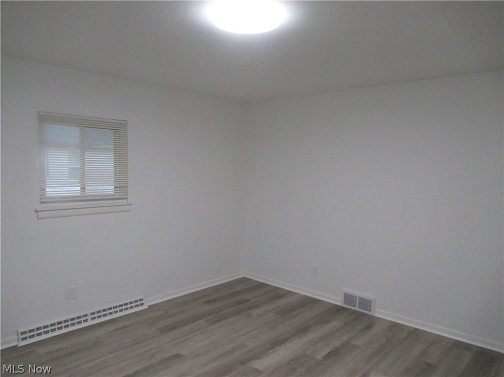 1811 E 298th St - Photo 5 of 30