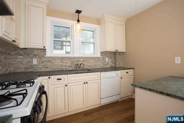 154 Sussex Rd - Photo 3 of 12