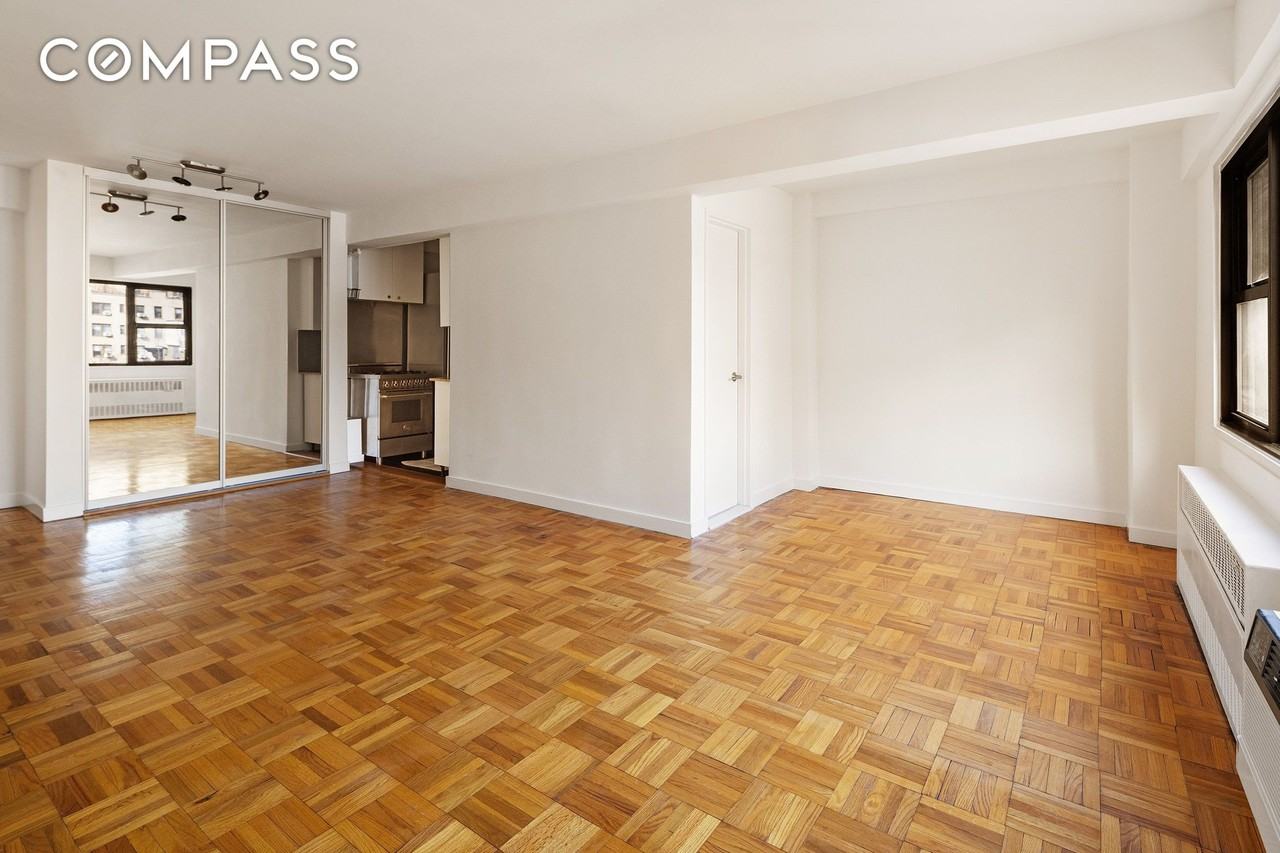 335 E 51st St #8F - Photo 2 of 7