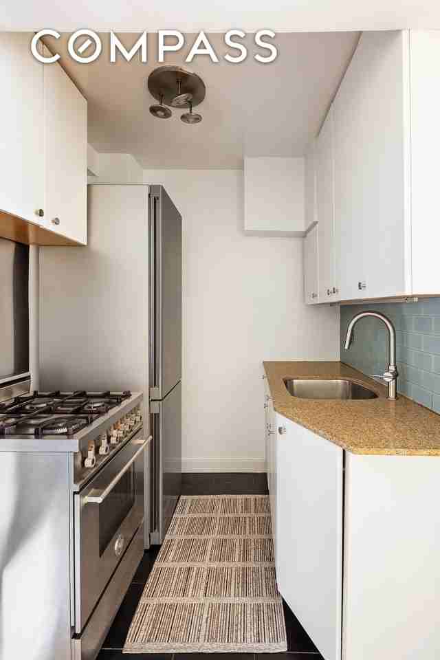 335 E 51st St #8F - Photo 3 of 7