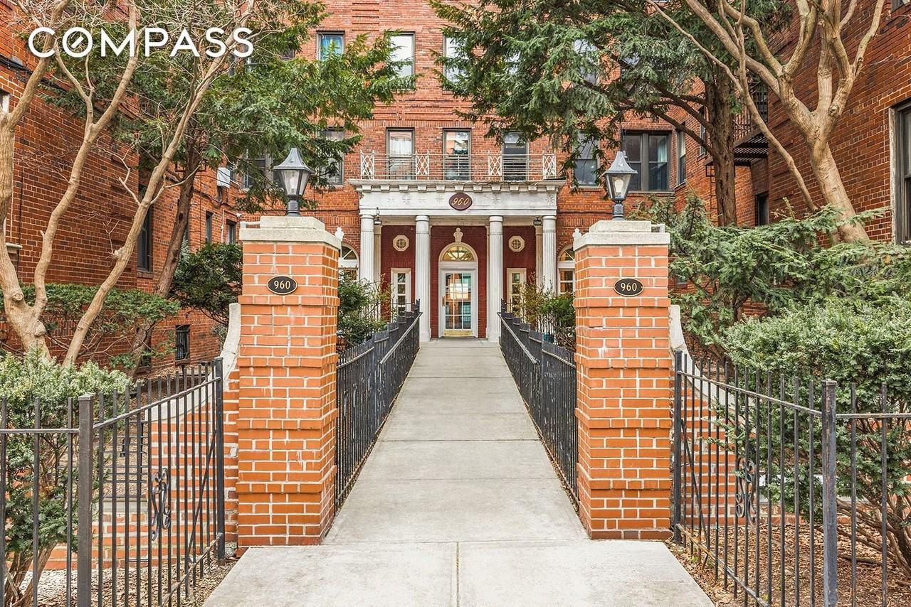 960 Sterling Pl #1B - Photo 6 of 6