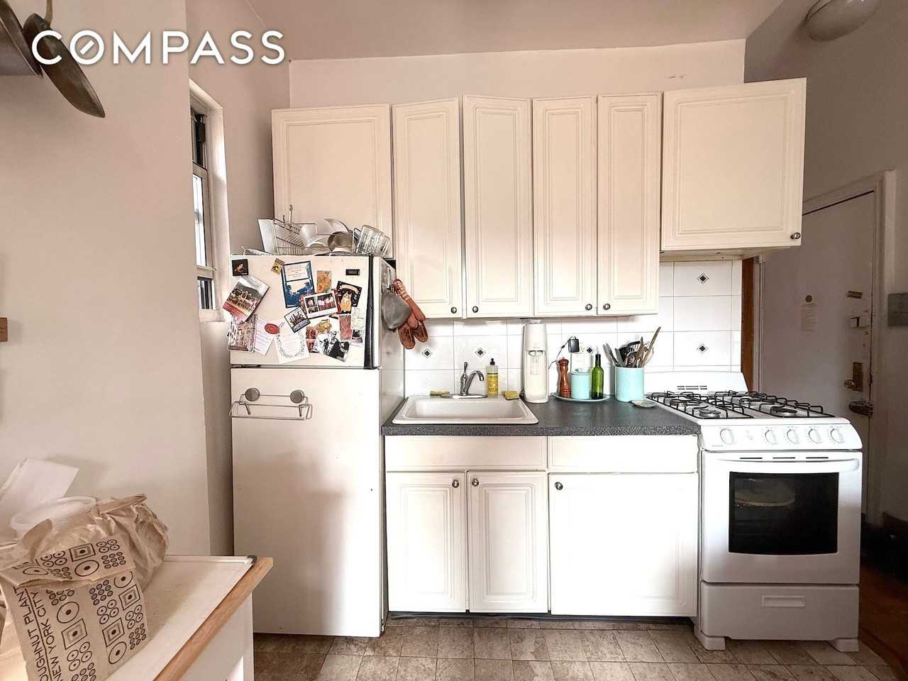 93 Saint Johns Pl #5 - Photo 3 of 6