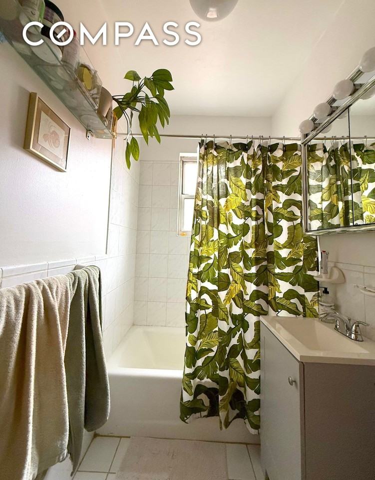 93 Saint Johns Pl #5 - Photo 4 of 6