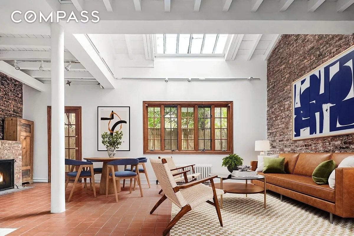 61 Perry St - Photo 2 of 11