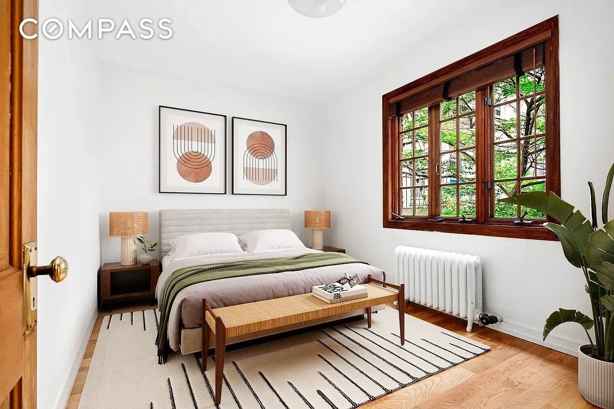 61 Perry St - Photo 5 of 11