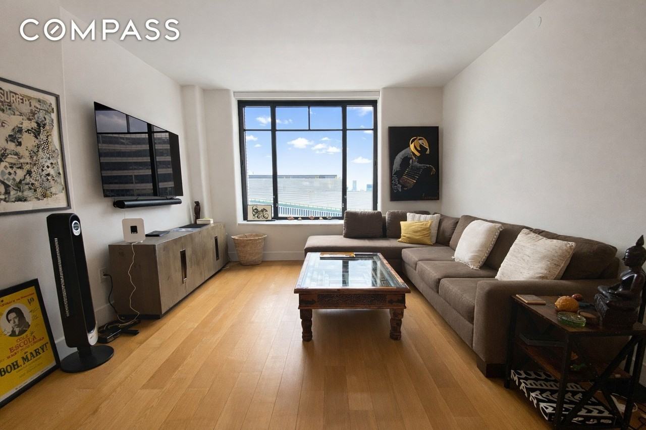 110 Charlton St #14A - Photo 3 of 10