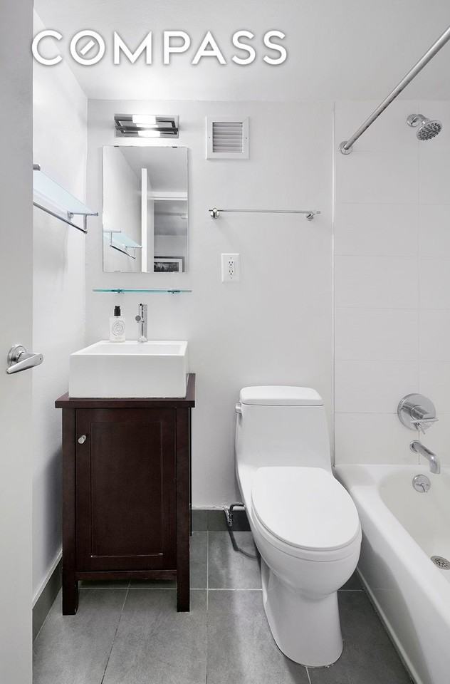 Large, Furnished, Duplex 1BR in Lux Building w/ Terrace #1P - Photo 4 of 5