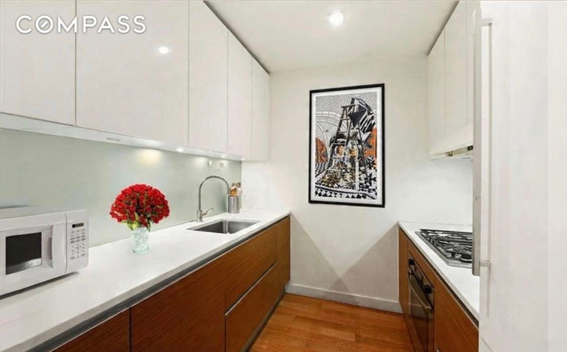 555 W 59th St #6H - Photo 4 of 8