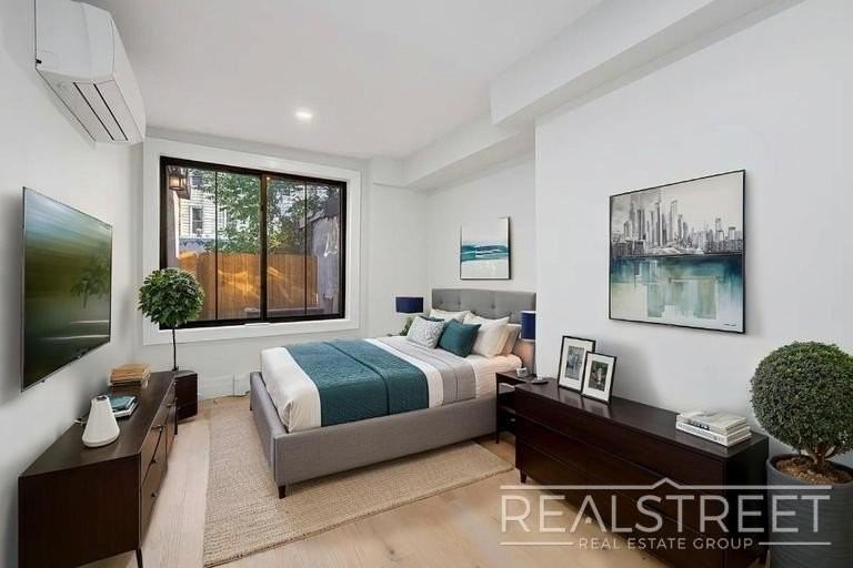 1250 Jefferson Ave #1 - Photo 4 of 9