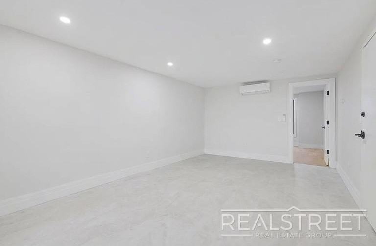 1250 Jefferson Ave #1 - Photo 5 of 9