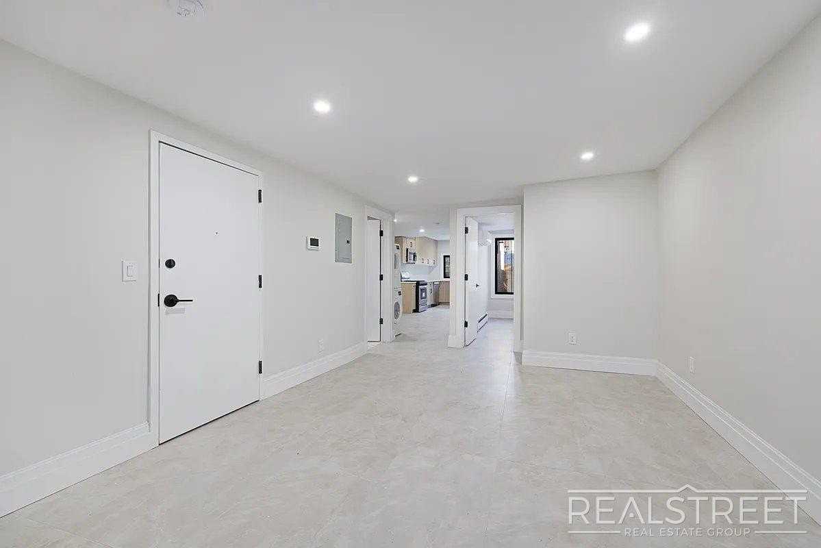 1250 Jefferson Ave #1 - Photo 6 of 9