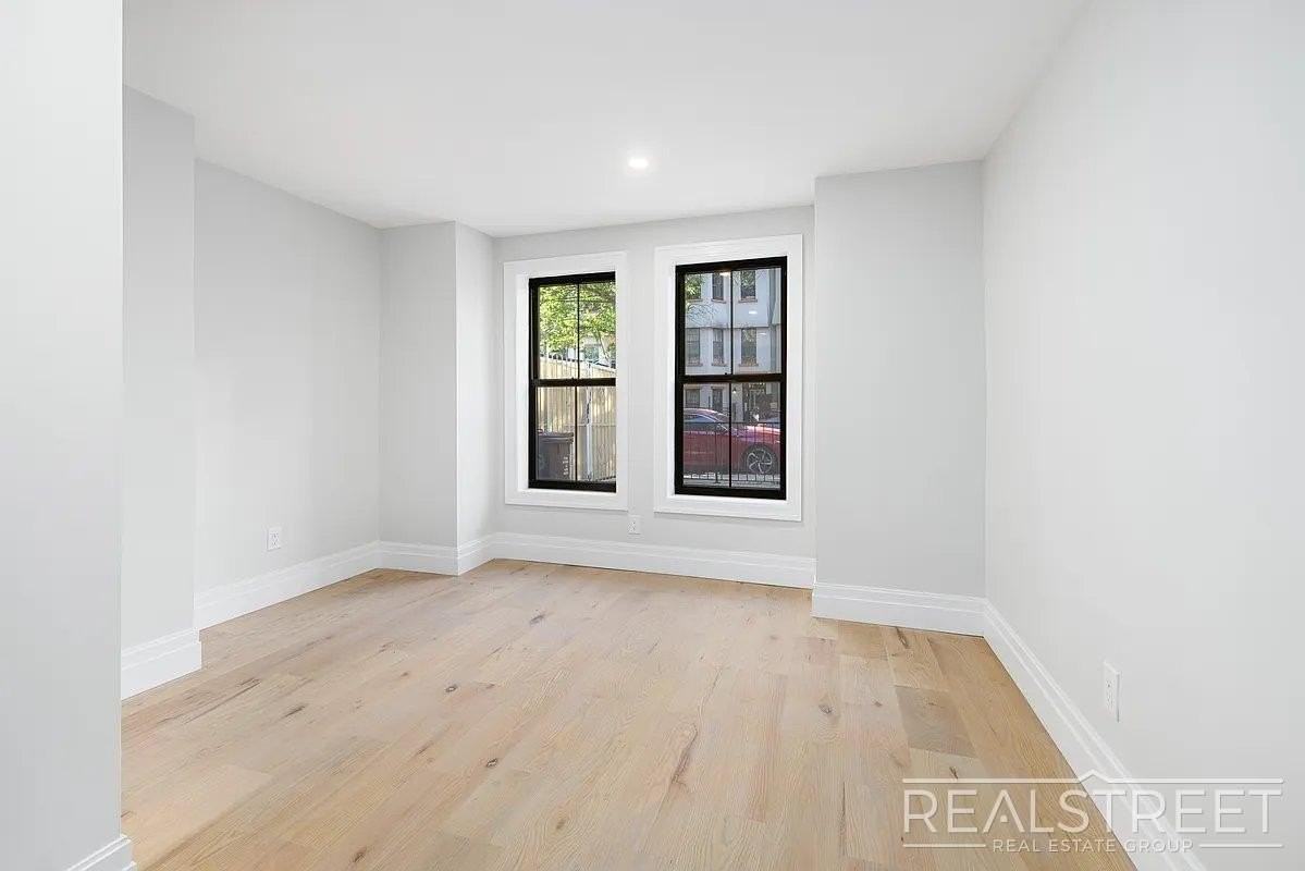 1250 Jefferson Ave #1 - Photo 7 of 9