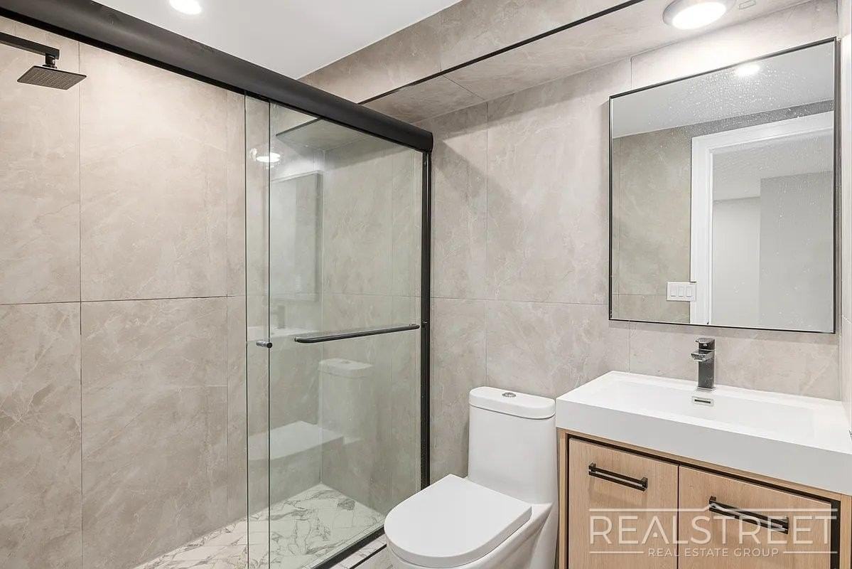 1250 Jefferson Ave #1 - Photo 5 of 13
