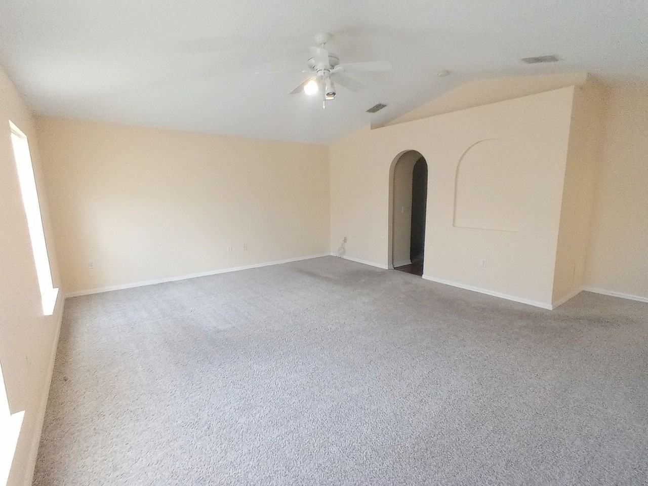 10262 Laxton St - Photo 5 of 18