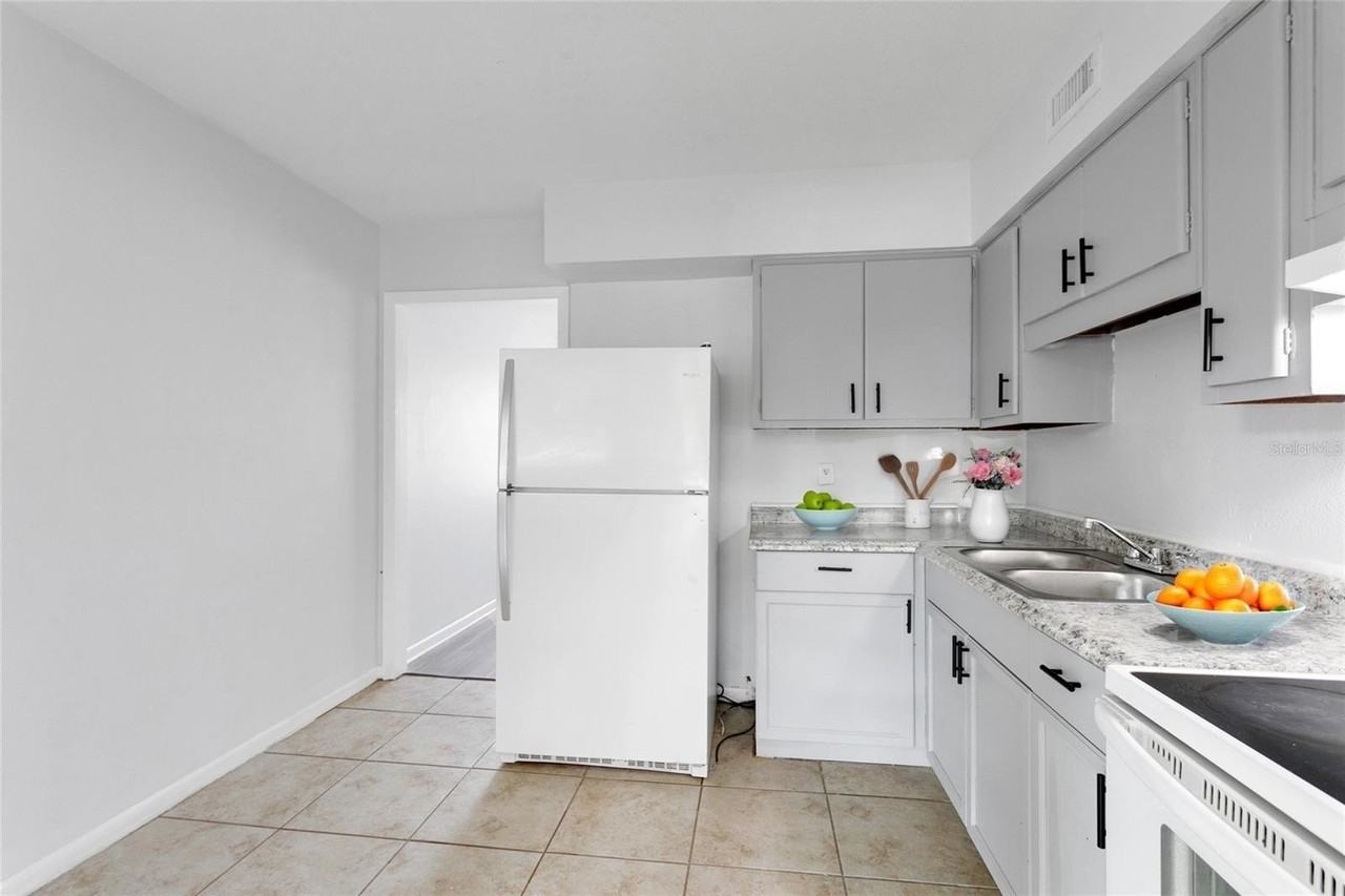 318 E Dakin Ave #8 - Photo 4 of 8