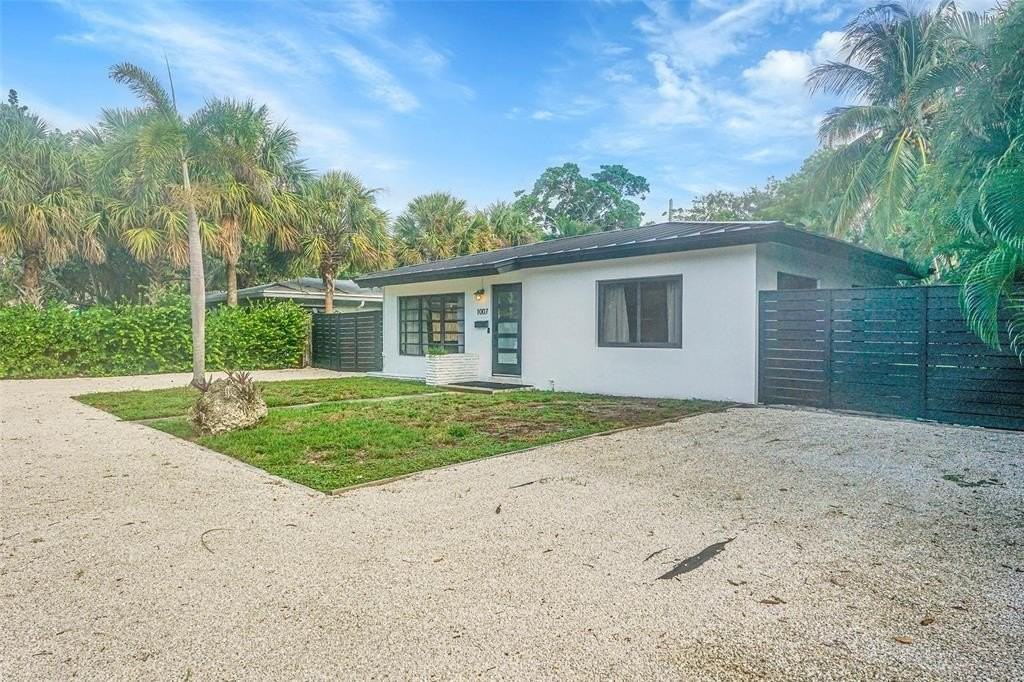 1007 Ne 12th St - Photo 2 of 24