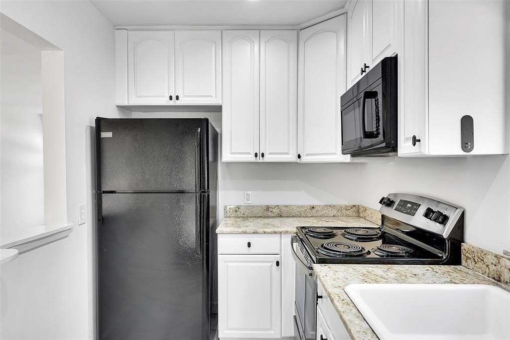 1007 Ne 12th St - Photo 4 of 24