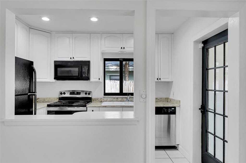 1007 Ne 12th St - Photo 5 of 24