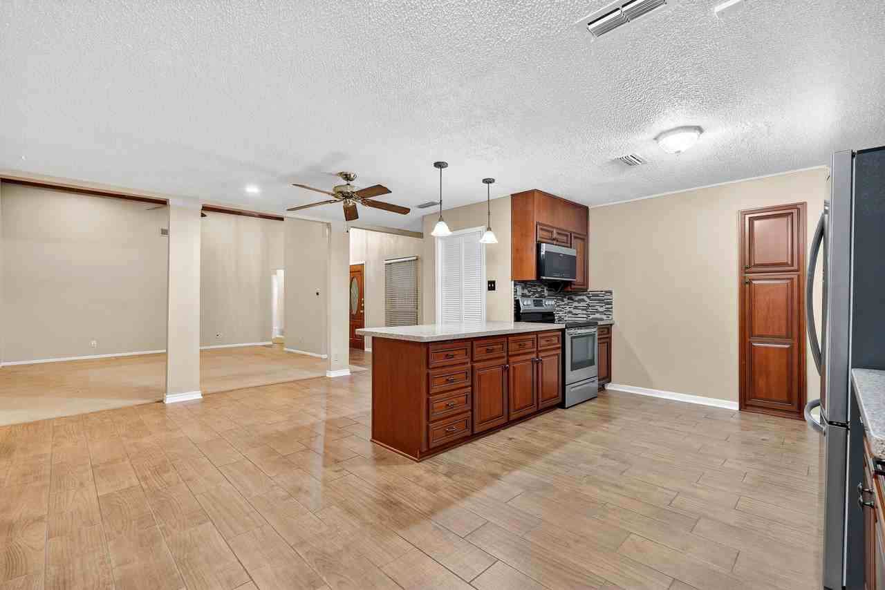 1108 Houston St #1 - Photo 3 of 13