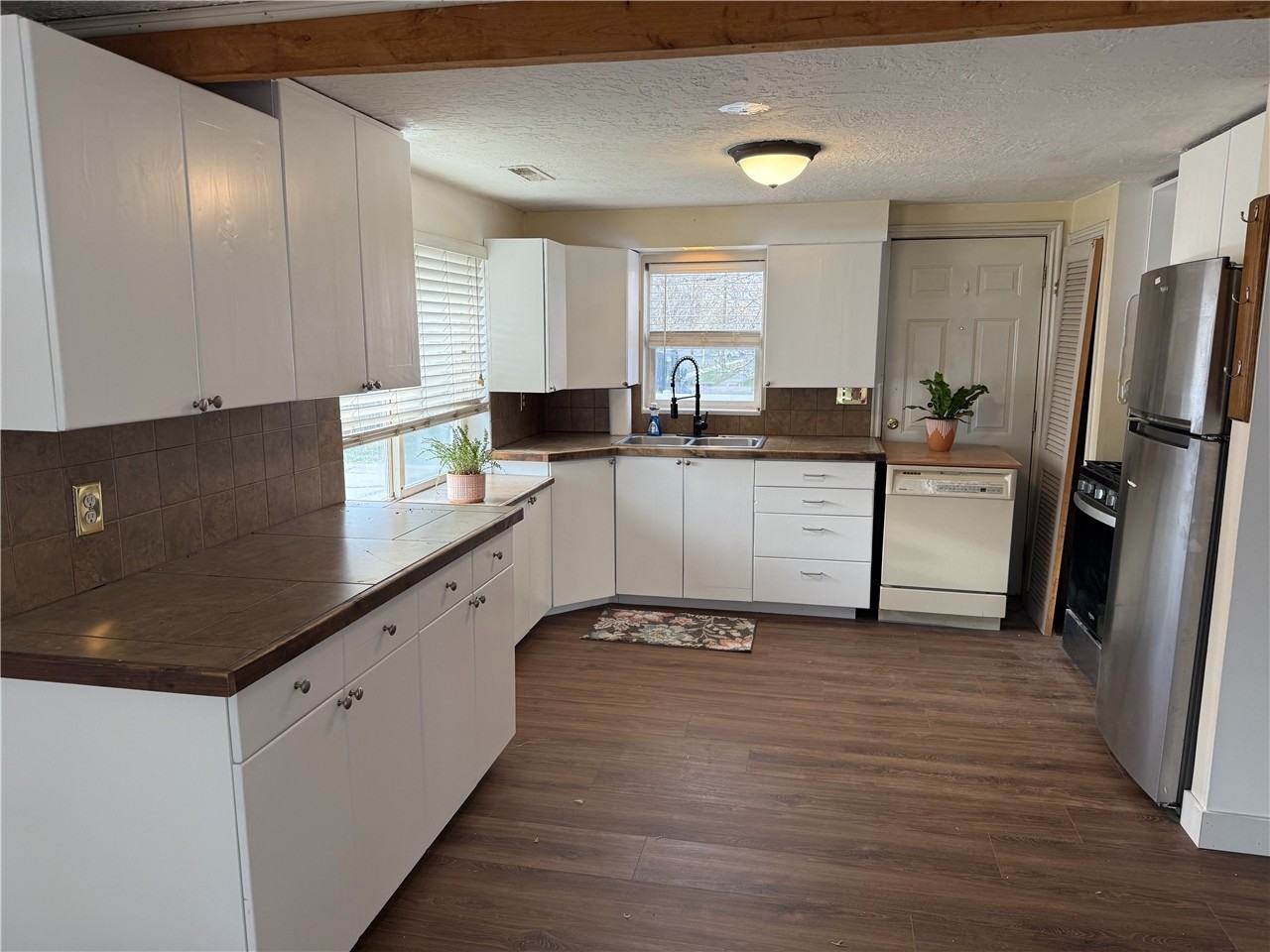 4887 Sw - Photo 3 of 5