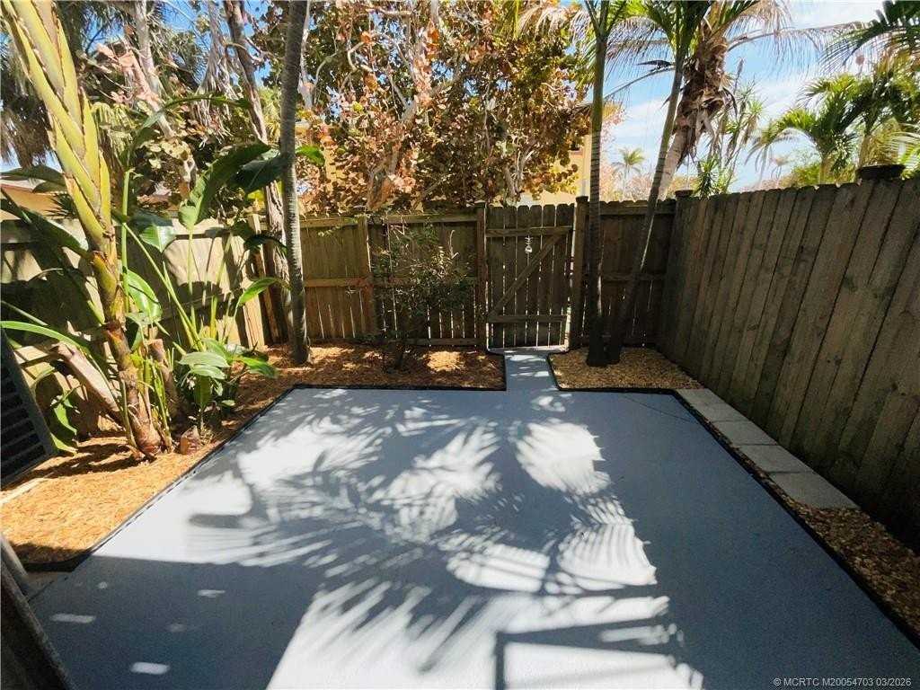 316 Hernando St Apt B - Photo 3 of 13