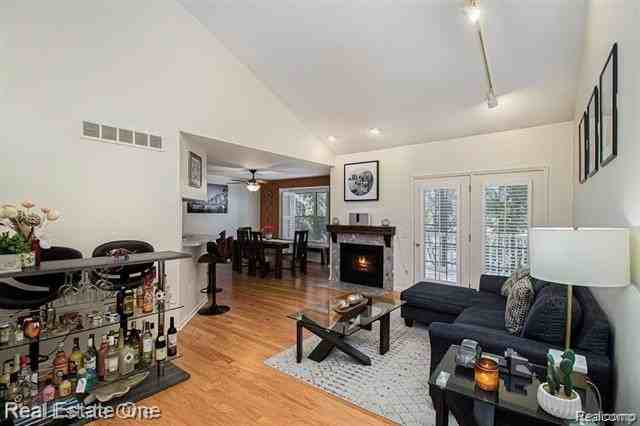 1137 Fairways Blvd - Photo 4 of 27