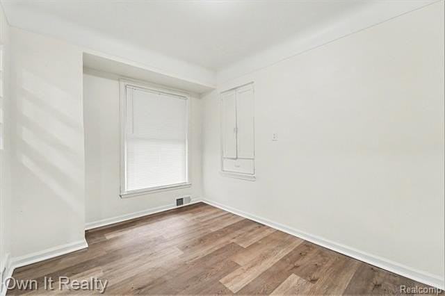 8435 Warwick St - Photo 6 of 15