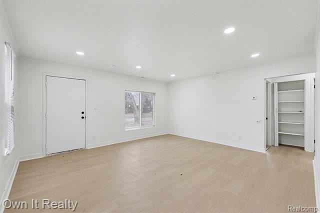 10821 Albany St - Photo 3 of 15