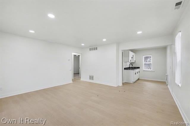 10821 Albany St - Photo 4 of 15