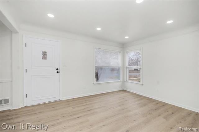 20917 Outer Dr - Photo 4 of 15