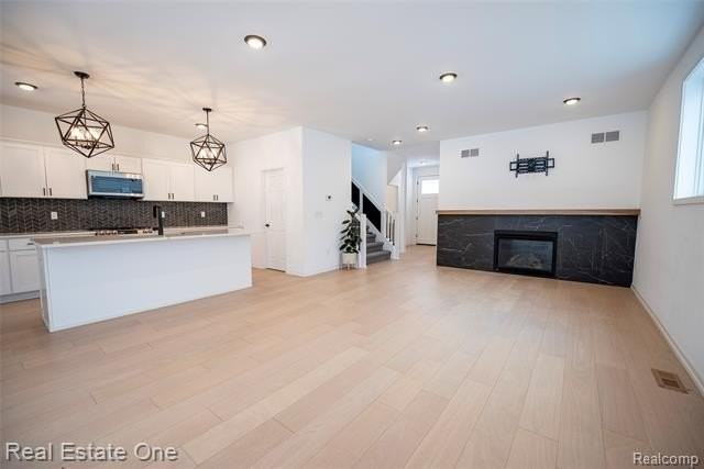 3351 Cummings Ave - Photo 4 of 31